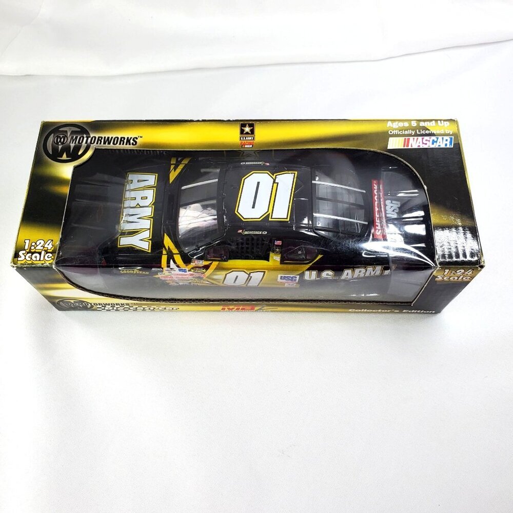 VTG Motorworks Joe Nemechek U.S. Army 01 NASCAR 1:24 Scale Die-Cast Car 2003 - Picture 3 of 9